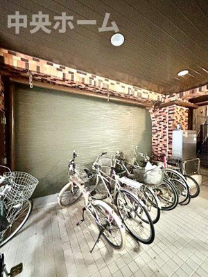 【駐車場】 | ヌーベルメゾン鶯谷 | 【自転車置き場】最新の空き状況や費用などの詳細は担当スタッフまでお問い合わせください。