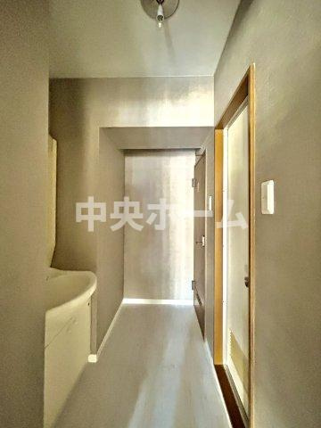 ヌーベルメゾン鶯谷の脱衣所|洗面所