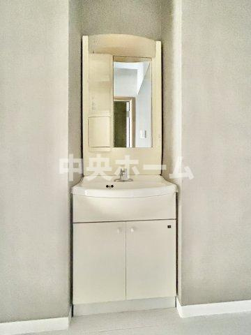 ヌーベルメゾン鶯谷の独立洗面台|洗面化粧台