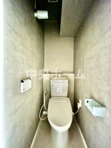 ヌーベルメゾン鶯谷のトイレ|【トイレ】 温水洗浄便座機能付きトイレ。温水洗浄便座は清潔にお使いいただくための大切なアイテムです。