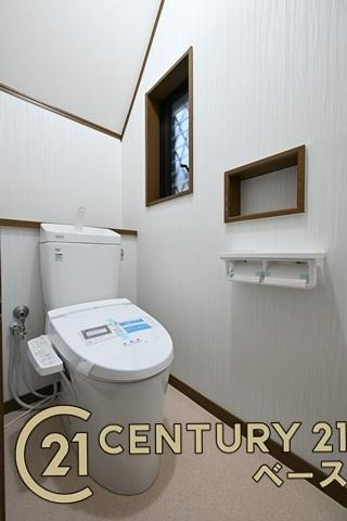 桜井市西之宮　一戸建のトイレ|■現地撮影写真■１・２階ともに清潔感ある綺麗なお手洗を完備！