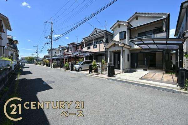 桜井市西之宮　一戸建の前面道路含む現地写真|■現地撮影写真■前面道路の幅員広々しており車の出し入れもラクラク！