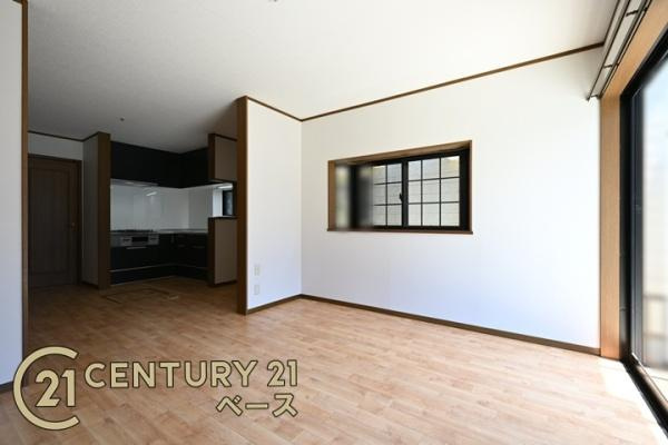 桜井市西之宮　一戸建の居間・リビング|■現地撮影写真■開放的で明るい空間のリビングです！