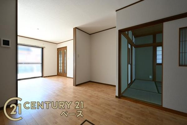 桜井市西之宮　一戸建の居間・リビング|■現地撮影写真■ご家族でくつろいでいただける広々したリビングです！