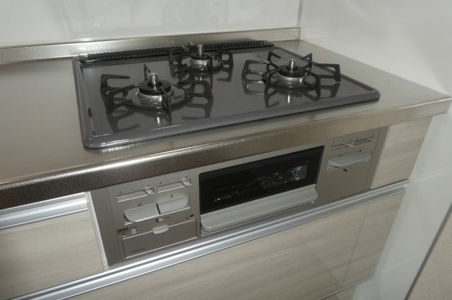 ペルレＢのキッチン|3口ガスコンロ