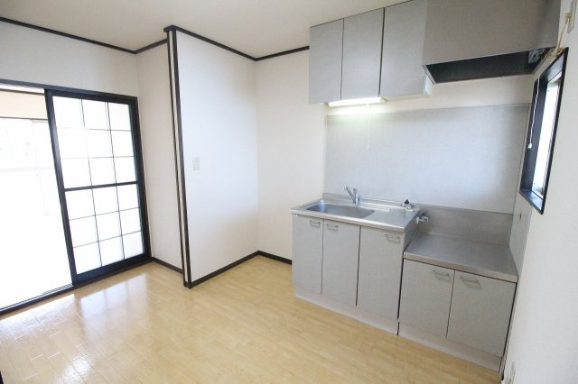 オレゴンハイツBの居間・リビング|こちらの居間で趣味の時間をお楽しみください