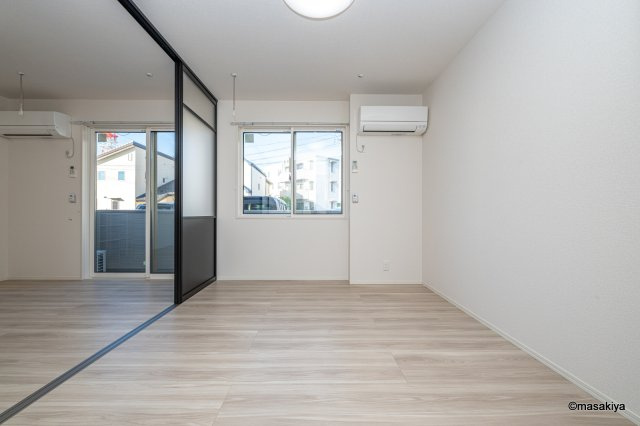 トリシア東口の洋室