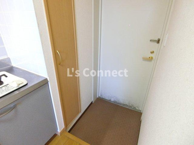 【玄関】 | ルガール白水沢 | 背の高い下駄箱で靴も収納できます。