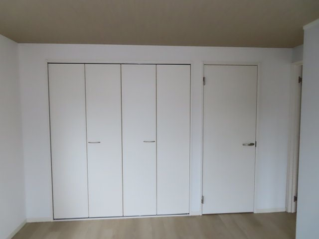 【収納】 | 北見市清見町３８番１０６、３８番１２０　中古売家 | ２階８帖洋室収納