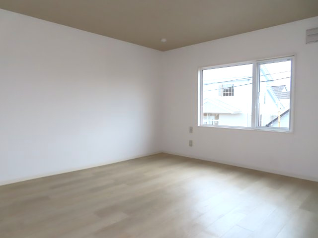 【洋室】 | 北見市清見町３８番１０６、３８番１２０　中古売家 | ２階洋室１０帖