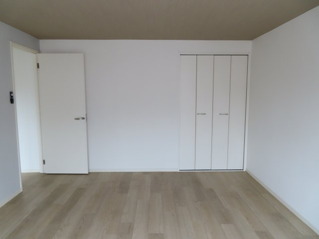 【収納】 | 北見市清見町３８番１０６、３８番１２０　中古売家 | ２階１０帖洋室収納