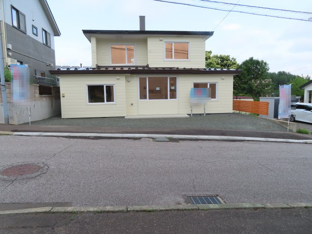 【前面道路含む現地写真】 | 北見市清見町３８番１０６、３８番１２０　中古売家 | 前面道路