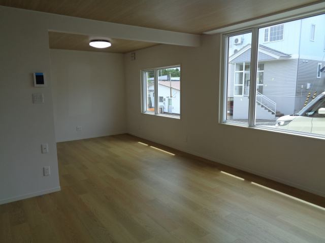 【居間・リビング】 | 北見市清見町３８番１０６、３８番１２０　中古売家