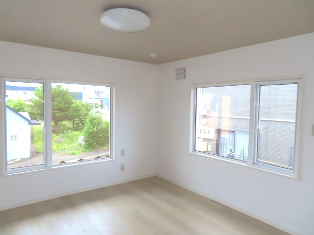 【洋室】 | 北見市清見町３８番１０６、３８番１２０　中古売家 | ２階洋室８帖