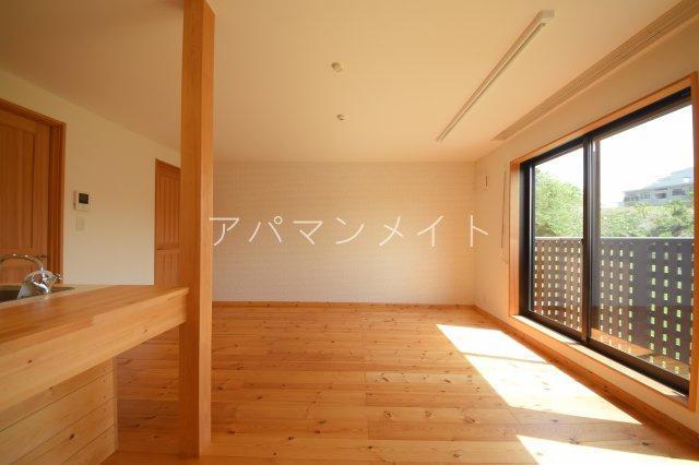 【寝室】 | プリムヴェール | 広くて明るい寝室