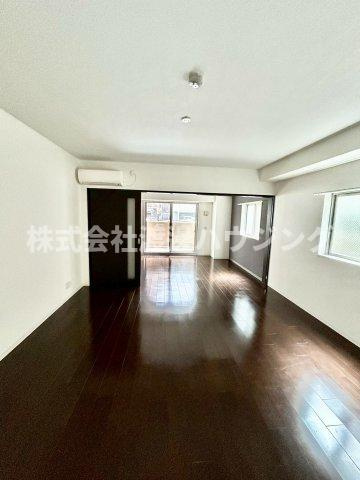 アルバトルナーレ江坂の居間・リビング