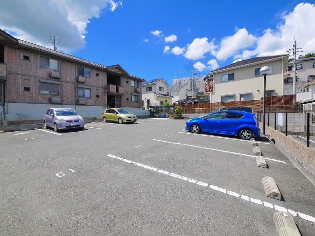 ルミエール南生駒　Ⅲの駐車場|カースペースがあります