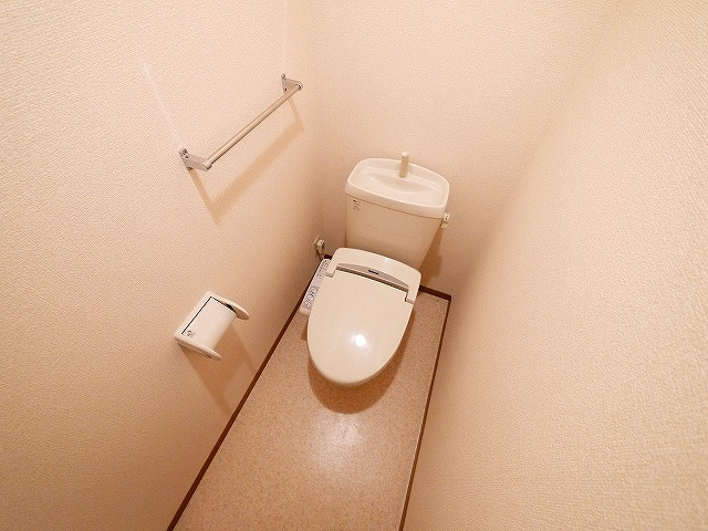 ルミエール南生駒　Ⅲのトイレ|落ち着いた色調のトイレです