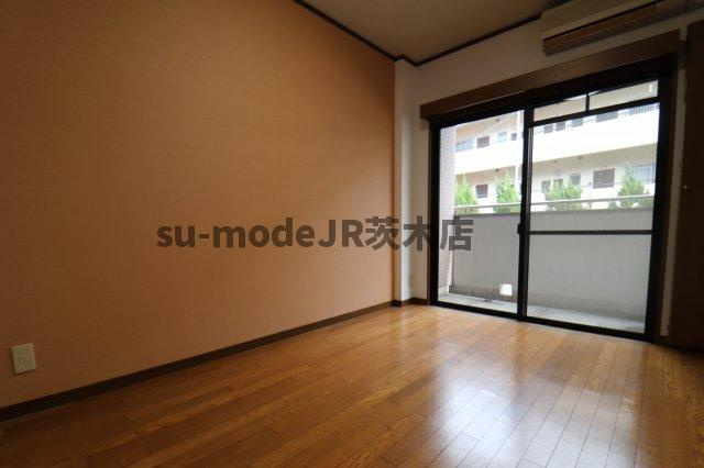 アルビヨン千里丘の洋室