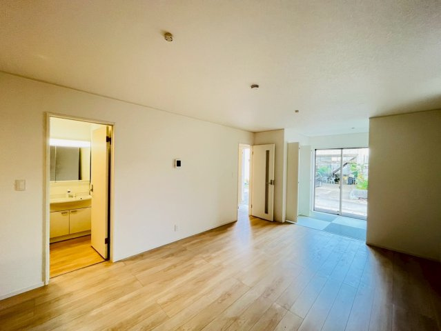 ♥♥うるま市石川第７-４号棟（全4棟）の居間・リビング|お気軽にお問い合わせください♪