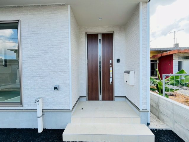 ♥♥うるま市石川第７-４号棟（全4棟）の玄関|お気軽にお問い合わせください♪
