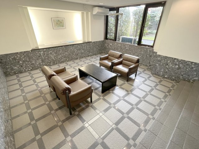 ライオンズガーデン西新井のロビー|エントランスは広くホテルのような雰囲気です