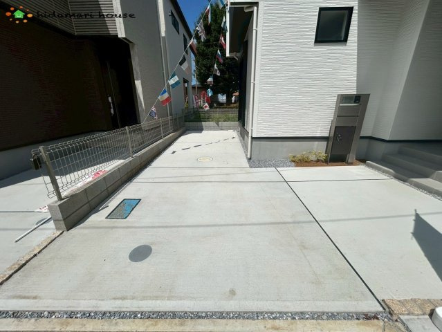 見沼区東大宮3丁目　新築戸建　ブルーミング05の駐車場