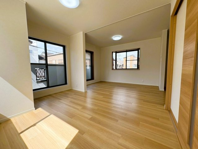 東神足１丁目の居間・リビング