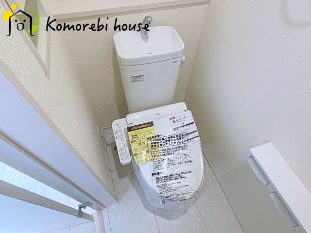 さいたま市見沼区東大宮3丁目　新築一戸建て　ブルーミングガーデン　01のトイレ|撮影：7/19