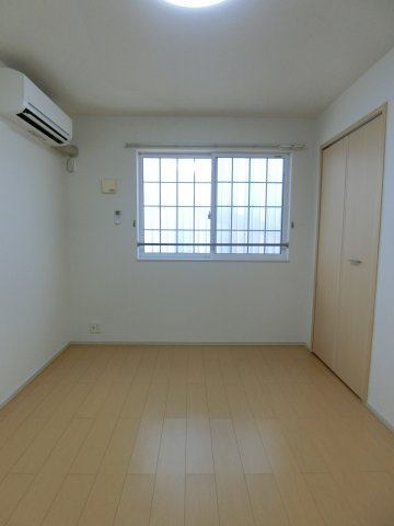 ポライトリー・ケイの洋室