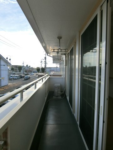 ポライトリー・ケイのバルコニー