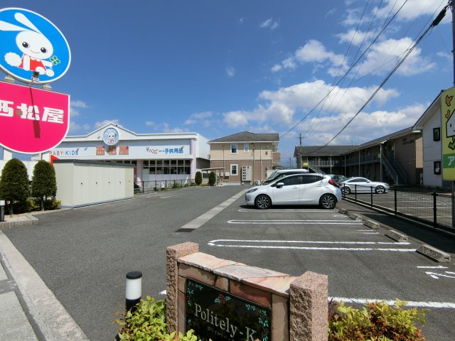 ポライトリー・ケイの駐車場