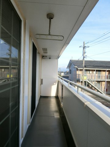 ポライトリー・ケイのバルコニー