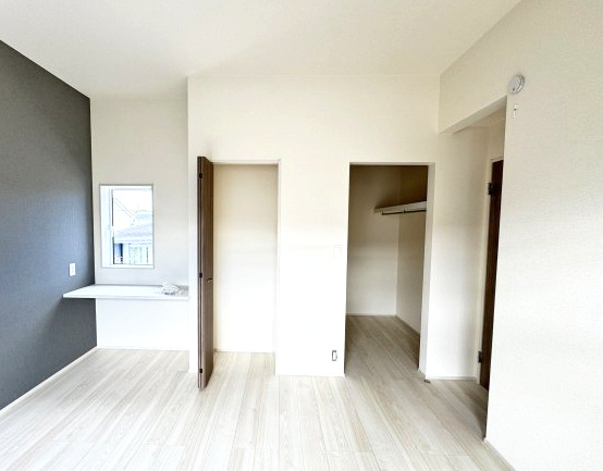 ブルーミングガーデン前橋市後家町３棟　3号棟　の収納|2階洋室１収納ウォークインクローゼットです