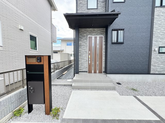 ブルーミングガーデン前橋市後家町３棟　3号棟　の玄関|毎日通る玄関はこちらです