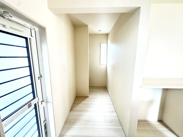 ブルーミングガーデン前橋市後家町３棟　3号棟　の収納|キッチン横にはパントリーがあります♪