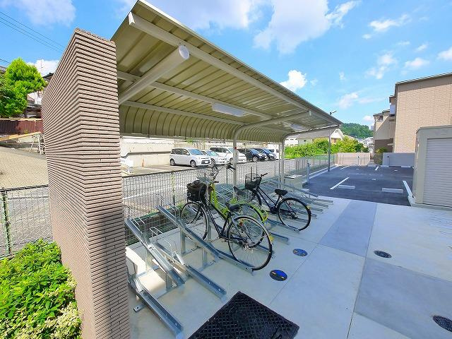 モンパルクいこまNeOのその他共用部分|屋根付きの自転車置き場