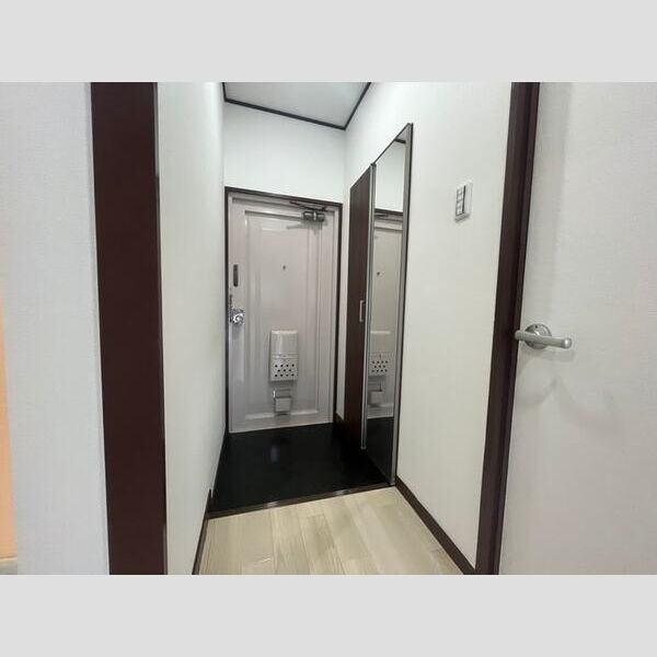 神戸市垂水区学が丘４丁目の賃貸マンションの玄関