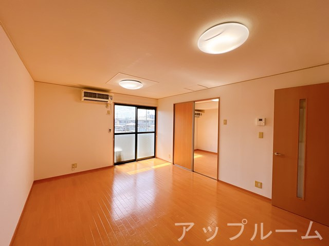 ドシルの内装