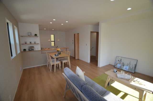 【居間・リビング】 | 東山田３丁目　新築戸建