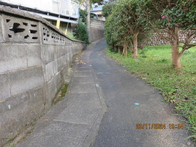 伊勢市桜木町の売地の前面道路含む現地写真