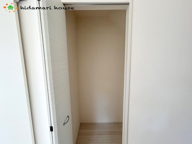 見沼区東大宮3丁目　新築戸建　ブルーミング01の収納|キッチン横収納