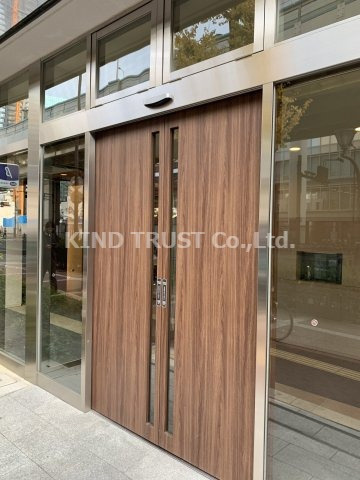 エステムプラザ梅田のエントランス