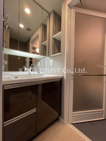 エステムプラザ梅田の独立洗面台