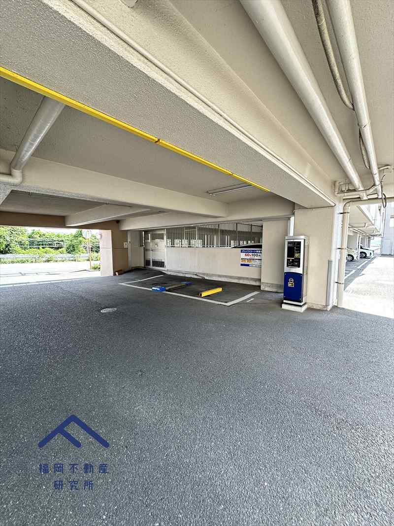 グレイスコート学園前の駐車場