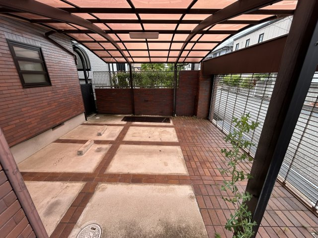 神戸市西区井吹台西町3丁目戸建の駐車場