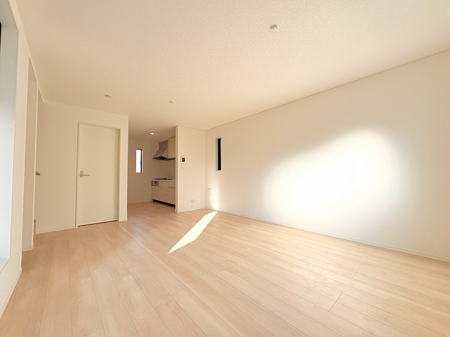 【居間・リビング】 | 新座市栄5丁目　新築一戸建住宅　全1棟　（保谷店） | 自然と会話が生まれるリビング階段