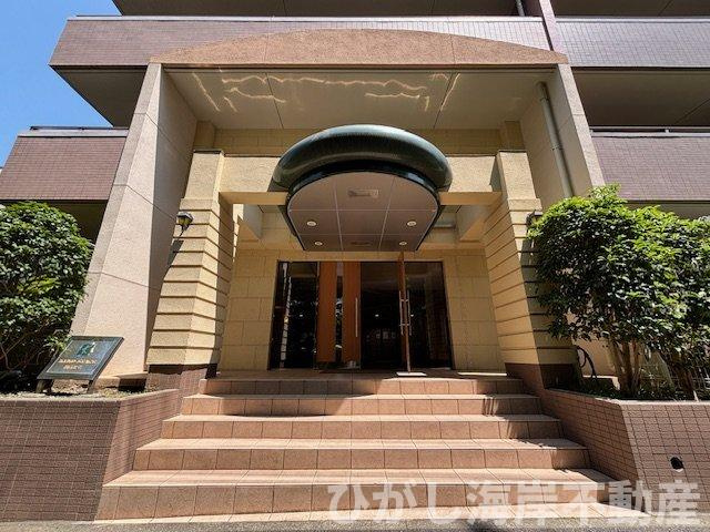 カインドステージ湘南辻堂|重厚感あるエントランス！安心のオートロッ