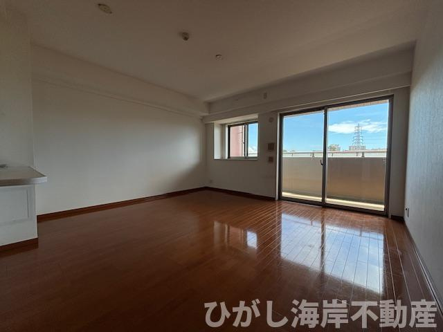 カインドステージ湘南辻堂の居間・リビング|15.7帖の広々空間！床暖房付きの快適LDK