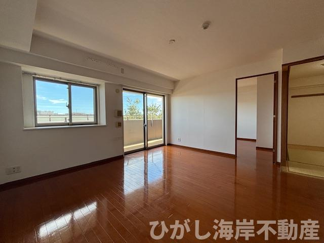 カインドステージ湘南辻堂の居間・リビング|15.7帖の広々空間！床暖房付きの快適LDK